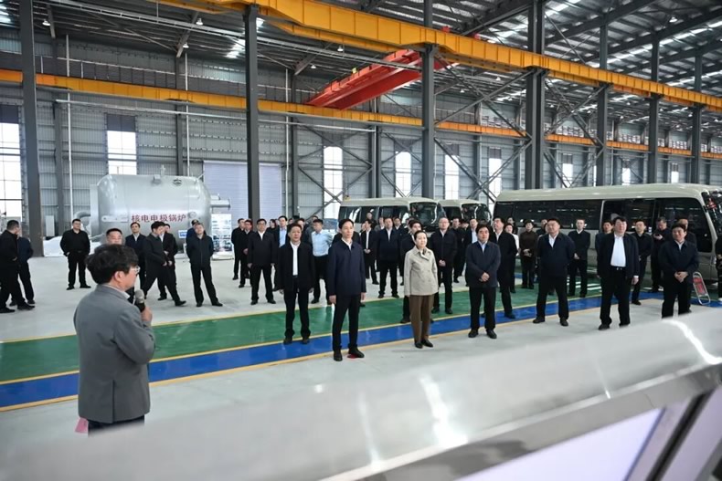 市委常委会（扩大）会议暨一季度经济运行分析会议现场调研走进中杰特装